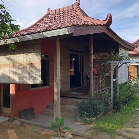 Harry'S Ocean House Pacitan Apartment Exterior foto