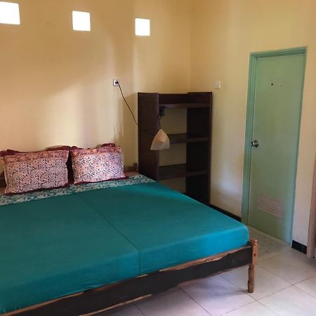 Harry'S Ocean House Pacitan Apartment Exterior foto