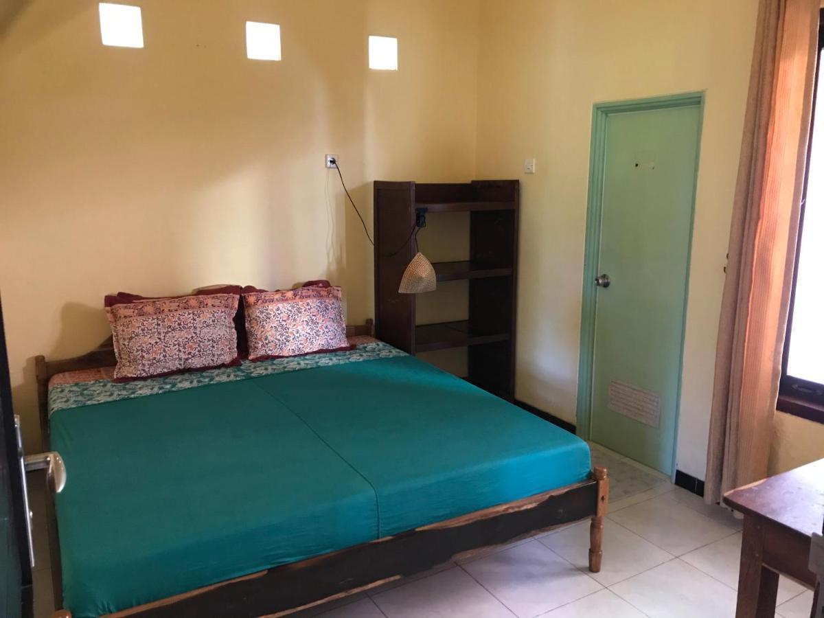 Harry'S Ocean House Pacitan Apartment Exterior foto