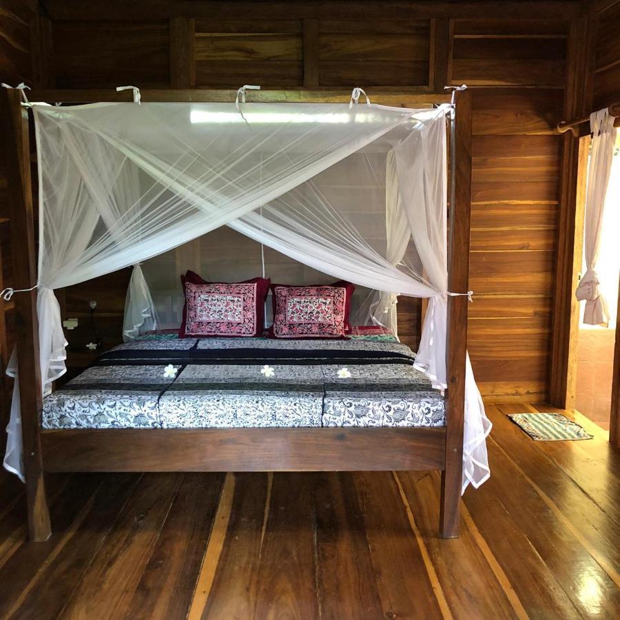 Harry'S Ocean House Pacitan Apartment Exterior foto