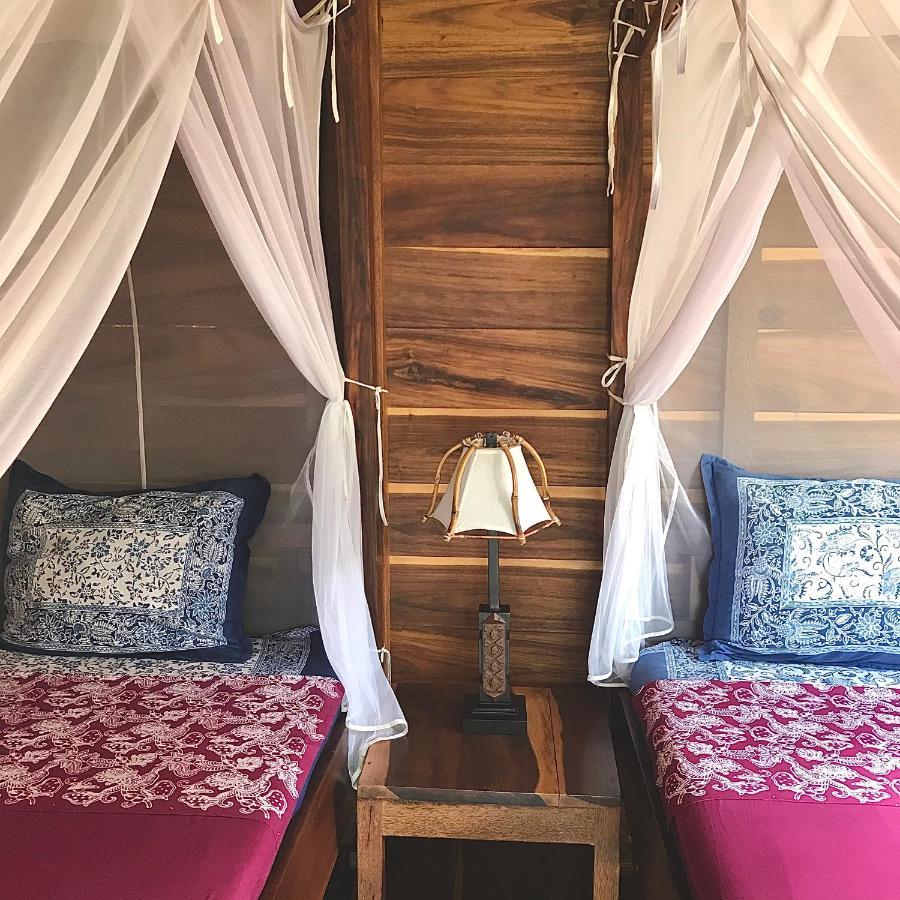 Harry'S Ocean House Pacitan Apartment Exterior foto