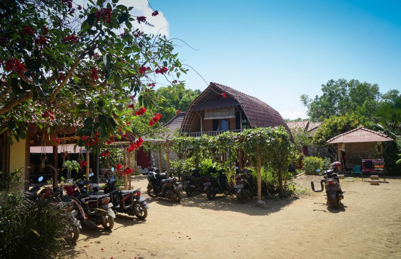 Harry'S Ocean House Pacitan Apartment Exterior foto