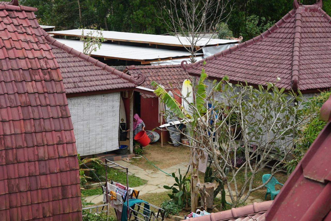 Harry'S Ocean House Pacitan Apartment Exterior foto