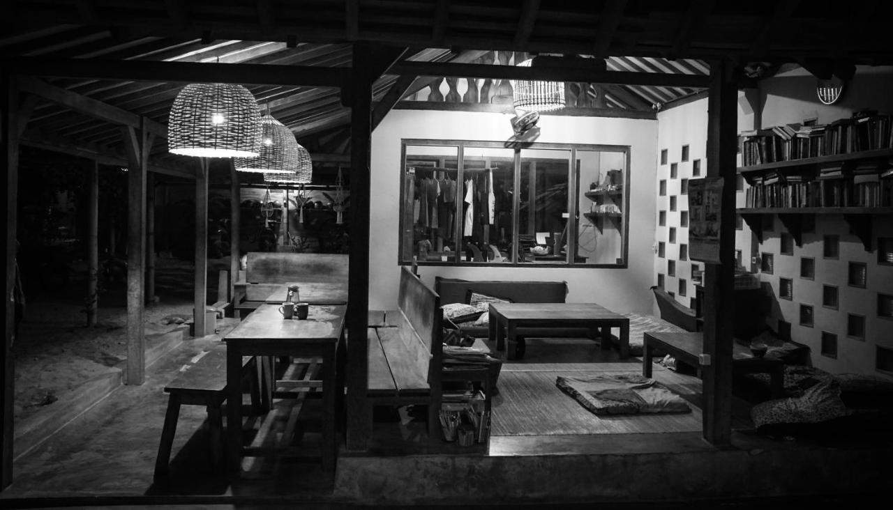 Harry'S Ocean House Pacitan Apartment Exterior foto
