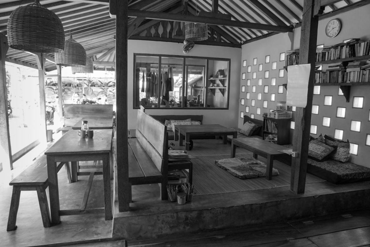 Harry'S Ocean House Pacitan Apartment Exterior foto