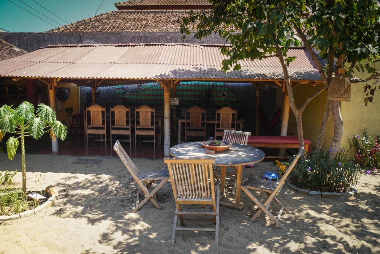 Harry'S Ocean House Pacitan Apartment Exterior foto