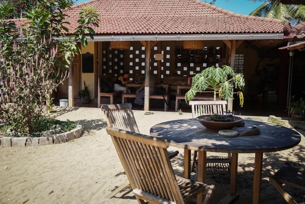 Harry'S Ocean House Pacitan Apartment Exterior foto
