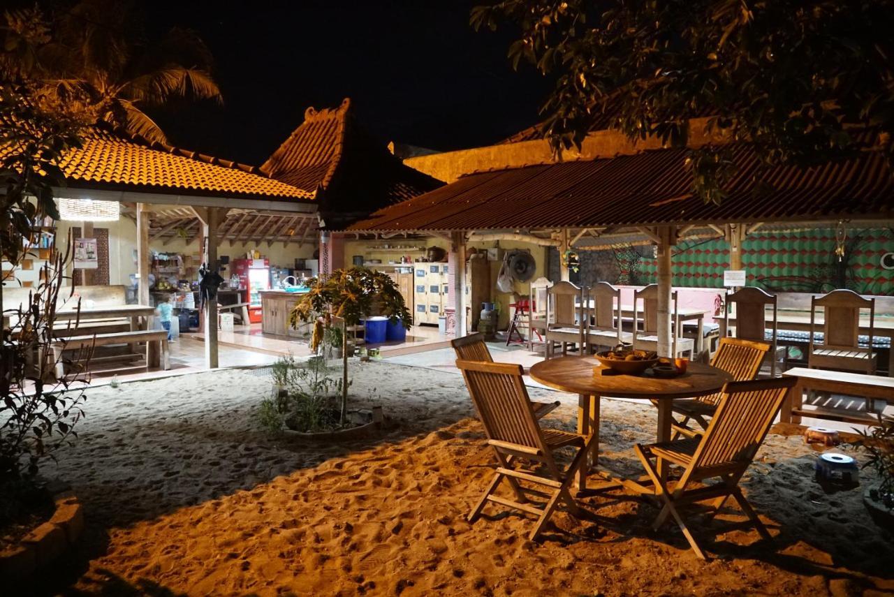 Harry'S Ocean House Pacitan Apartment Exterior foto