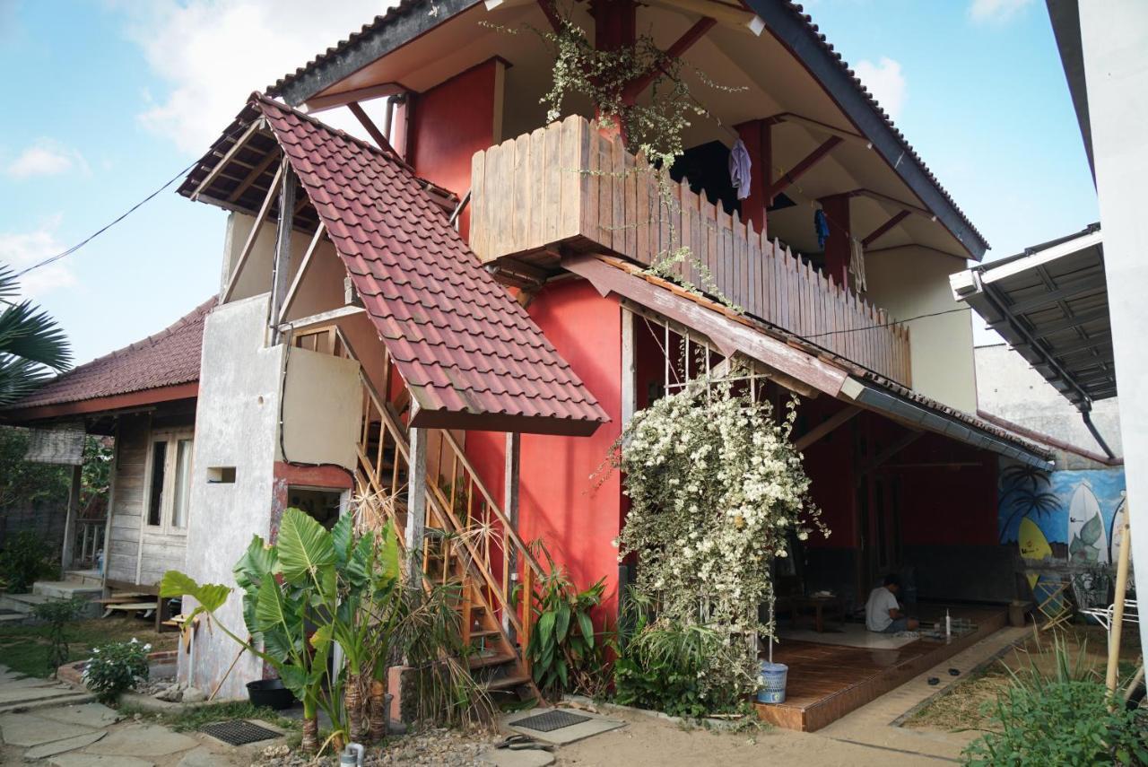 Harry'S Ocean House Pacitan Apartment Exterior foto