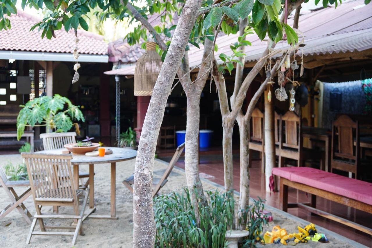 Harry'S Ocean House Pacitan Apartment Exterior foto