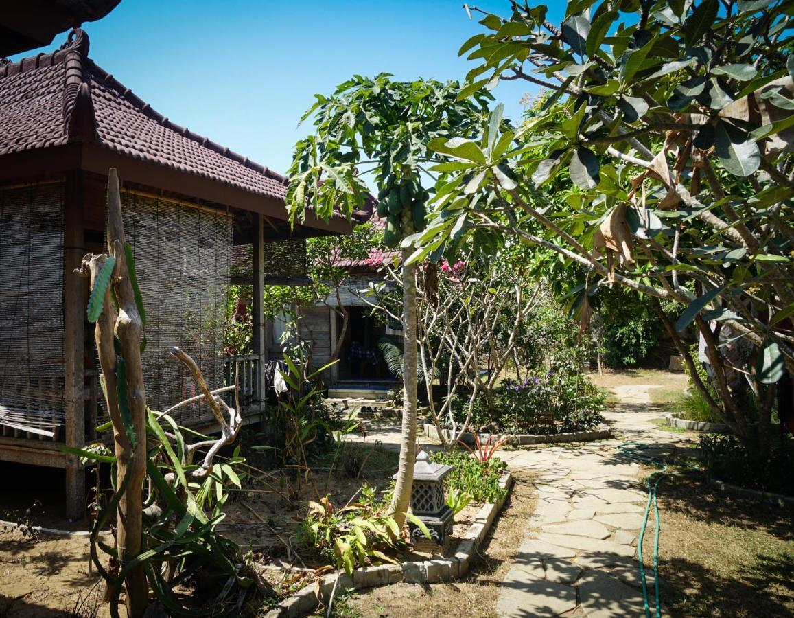 Harry'S Ocean House Pacitan Apartment Exterior foto