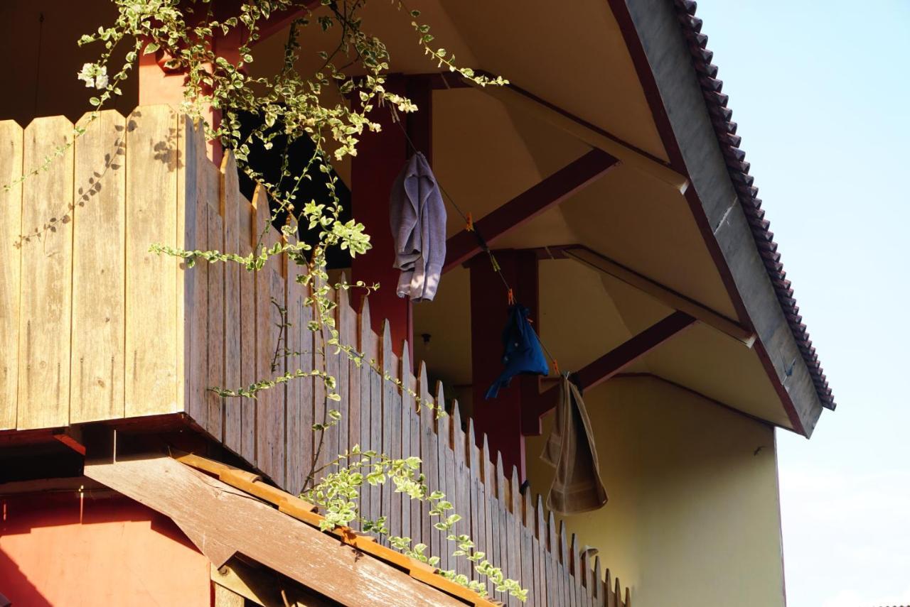 Harry'S Ocean House Pacitan Apartment Exterior foto