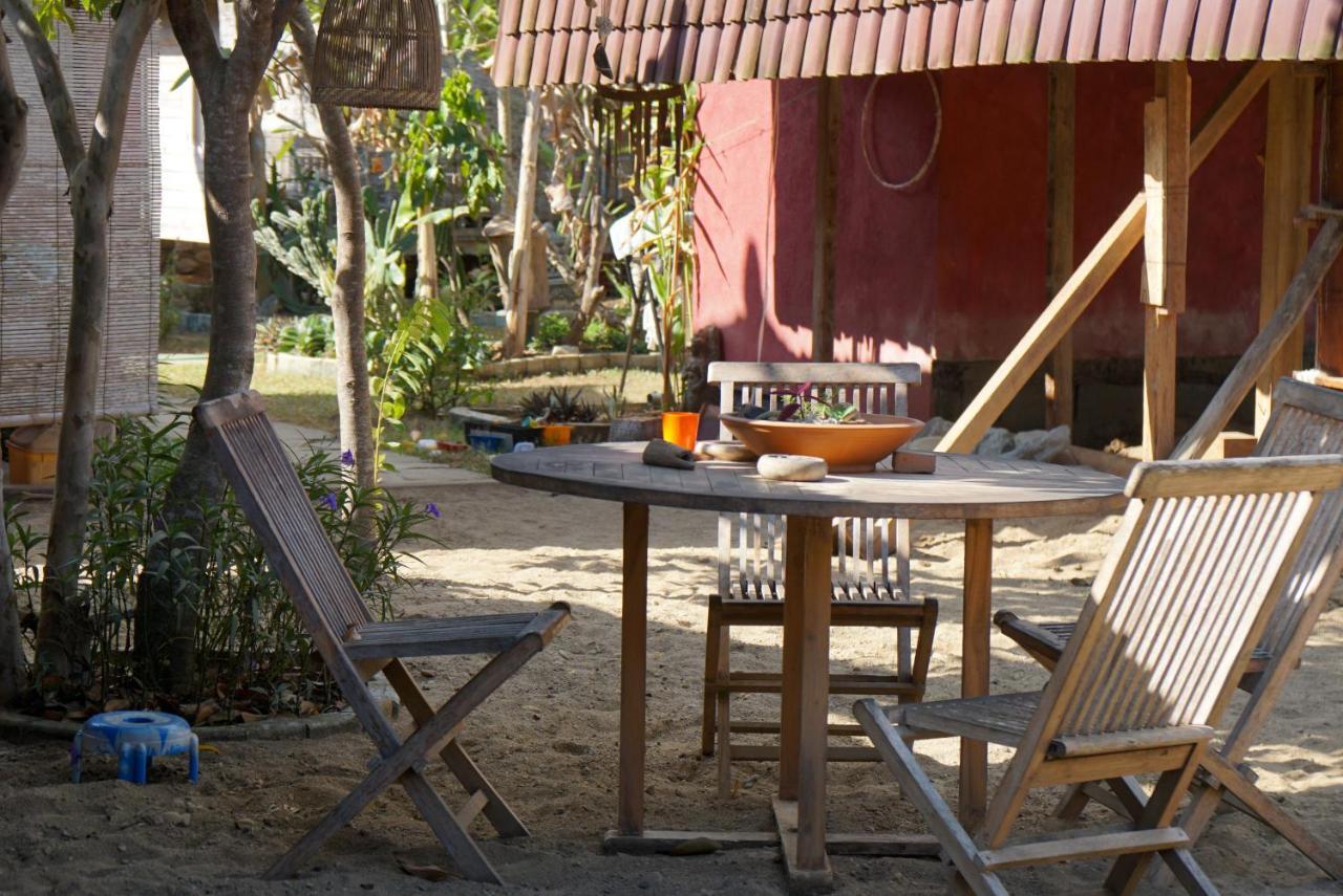 Harry'S Ocean House Pacitan Apartment Exterior foto