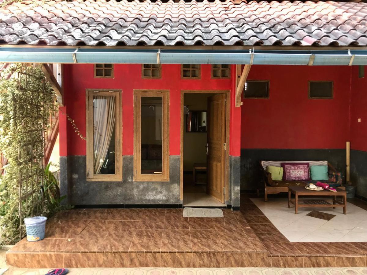 Harry'S Ocean House Pacitan Apartment Exterior foto
